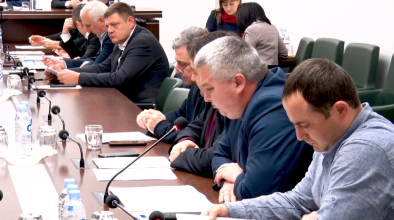 «Произошло недопонимание». Почему депутаты НСГ вновь утвердили положение о финансовой помощи в холодный период
