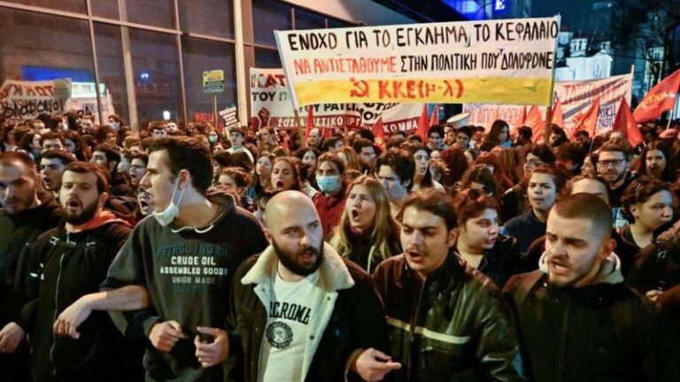 В Греции после катастрофы на железной дороге прошли массовые протесты