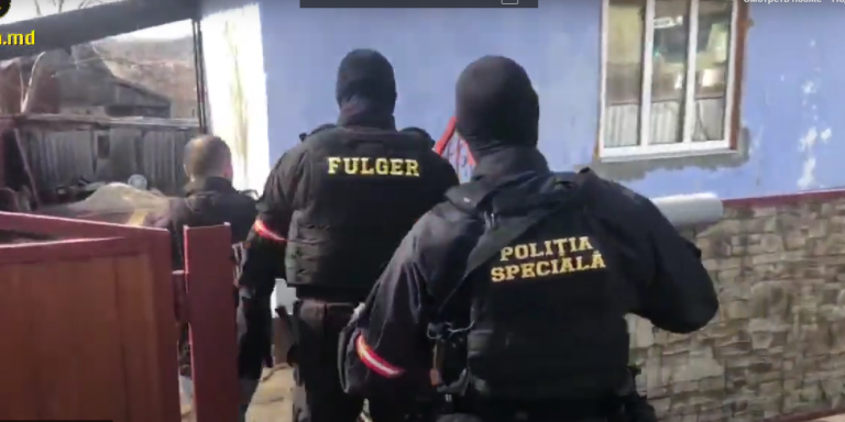 /Видео/ Полиция в ходе обысков конфисковала более 11 тыс. долларов, предназначенных для организации массовых беспорядков /Видео/ Полиция в ходе обысков конфисковала более 11 тыс. долларов, предназначенных для организации массовых беспорядков