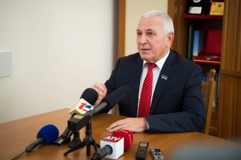 Константинов: «Постарайтесь не сильно гадить друг друга». Чего ожидать от предвыборной гонки в Гагаузии?