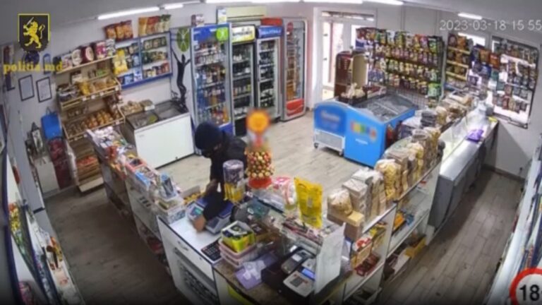 /Видео/ В Бельцах вор по ошибке украл весы вместо кассового аппарата