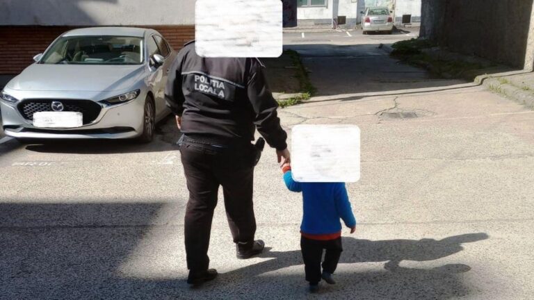 В румынском городе нашли двухлетнего мальчика из Молдовы. Он был разут и легко одет 