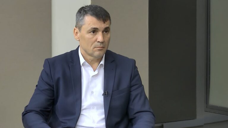 /Видео/Депутат НСГ: Порог явки 50,1% голосов трудно будет достичь на выборах
