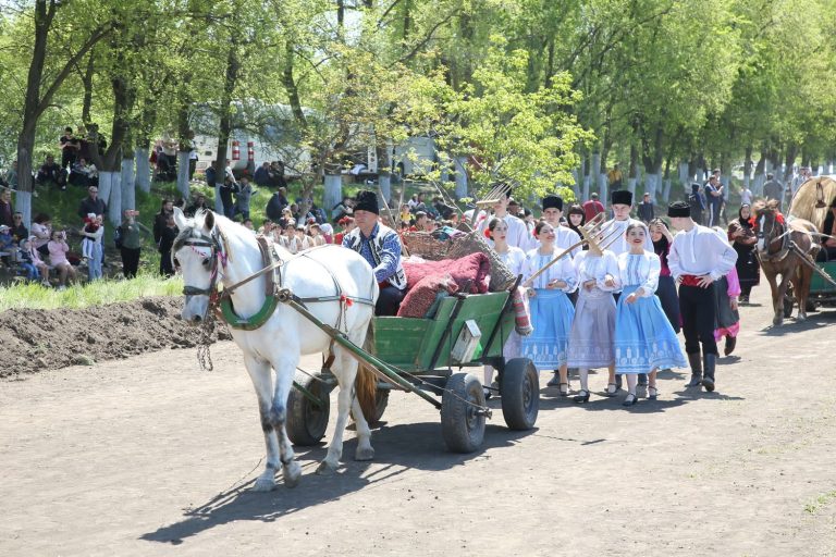 Скачки, гагаузская кухня и ярмарка: в Чадыр-Лунге пройдет праздник Hederlez Скачки, гагаузская кухня и ярмарка: в Чадыр-Лунге пройдет праздник Hederlez