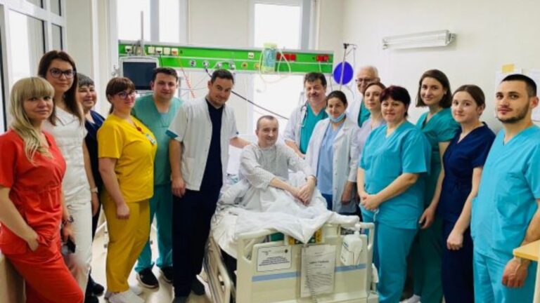 Столичные врачи спасли жизнь молодого мужчины, впервые применив аппарат ЭКМО