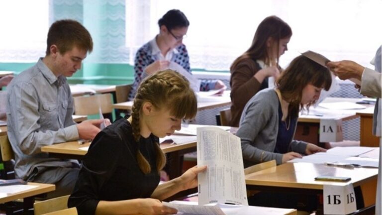 Сегодня двенадцатиклассники сдают БАК по русскому языку