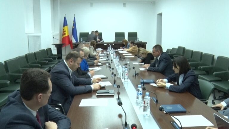 /Видео/Более 40 млн выделено из бюджета Гагаузии на ремонт крыш 16 учебных заведений