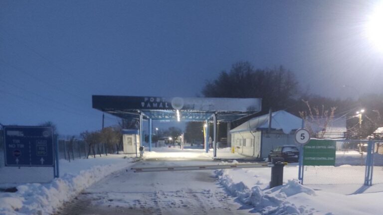 Три пункта пропуска не работают на молдавско-румынской границе из-за непогоды Три пункта пропуска не работают на молдавско-румынской границе из-за непогоды