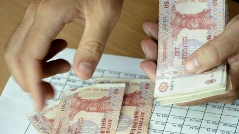 С июля несколько видов социальных пособий будут выплачивать тремя частями