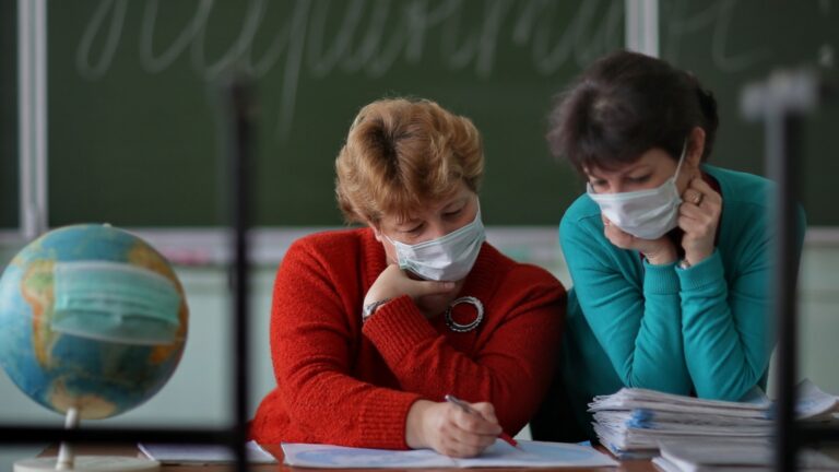 В Молдове снизилась заболеваемость гриппом и ОРВИ среди учащихся и преподавателей