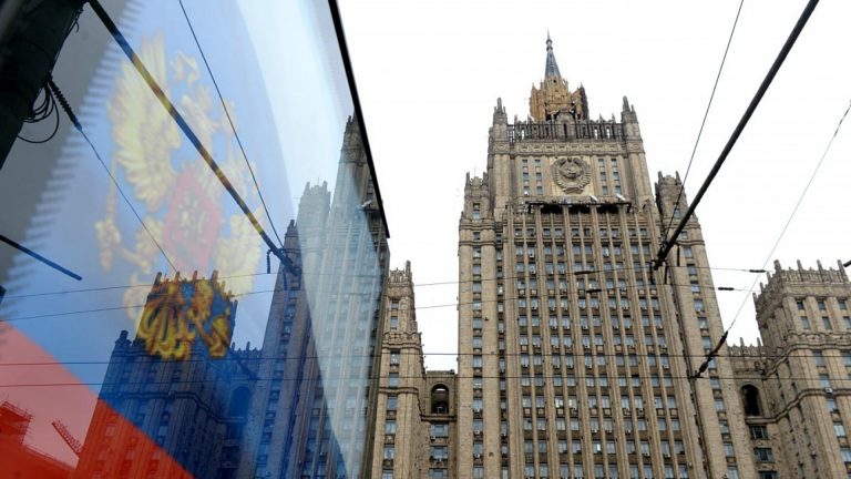 Россия объявила сотрудника посольства Молдовы в РФ персоной нон грата и закрыла въезд ряду официальных лиц 