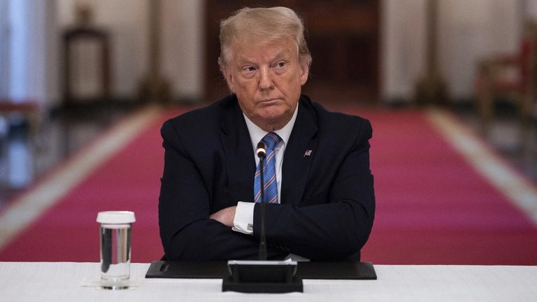 Экс-президента США Трампа обвинили в изнасиловании
