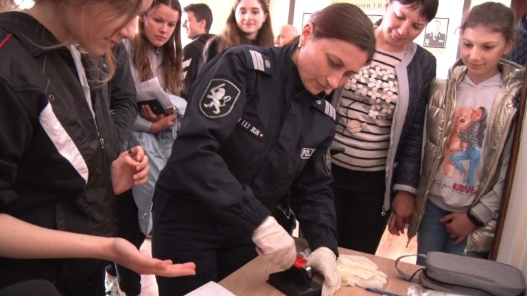 /Видео/ Знакомство с профессией правозащитника. Управление полиции Гагаузии организовало день открытых дверей для выпускников 9-х классов /Видео/ Знакомство с профессией правозащитника. Управление полиции Гагаузии организовало день открытых дверей для выпускников 9-х классов