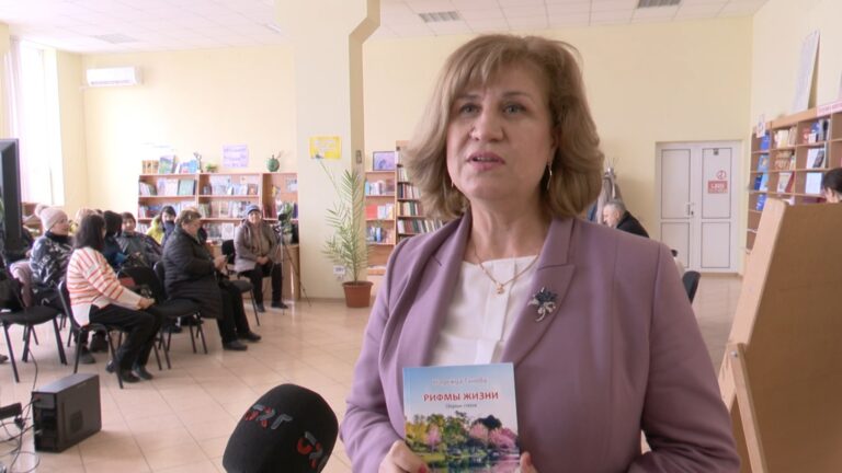 /Видео/ Уроженка Копчака Надежда Танова презентовала свой первый сборник стихов