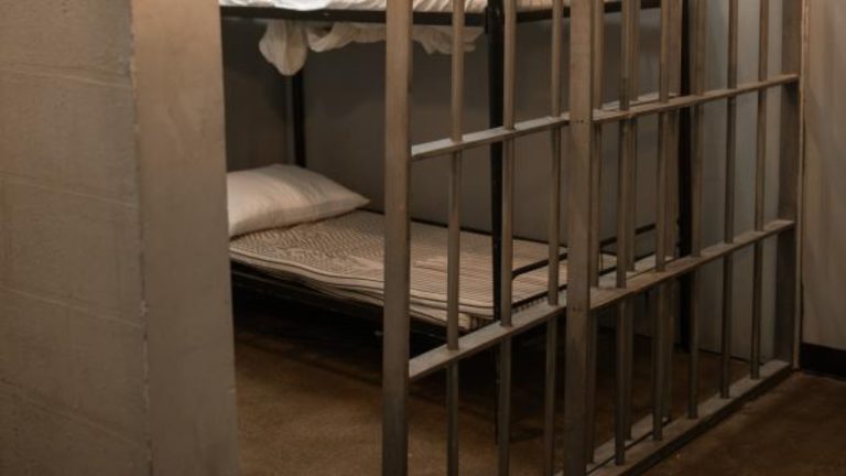 Гражданку Украины приговорили к трем годам тюрьмы за взятку пограничнику Гражданку Украины приговорили к трем годам тюрьмы за взятку пограничнику