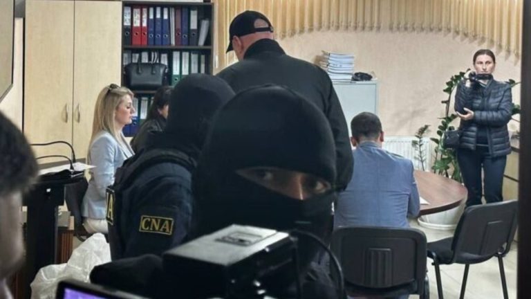 /Видео/ НЦБК изъяли списки избирателей второго тура выборов башкана Гагаузии из Комратского суда
