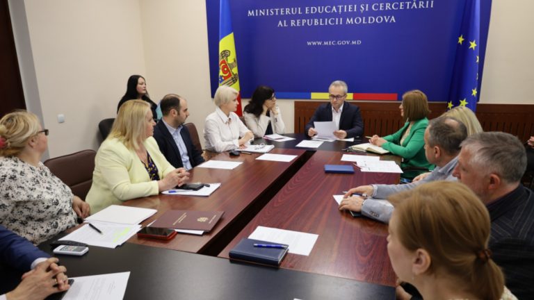 Более 600 преподавателей оценят тесты бакалавриата в этом году Более 600 преподавателей оценят тесты бакалавриата в этом году