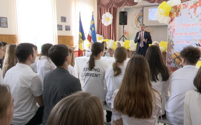 /Видео/ Посол Латвии в Молдове провел лекцию для учеников лицея им. Третьякова 