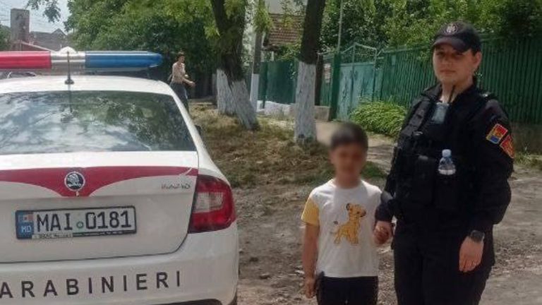 В Комрате карабинеры помогли потерявшемуся мальчику вернуться домой