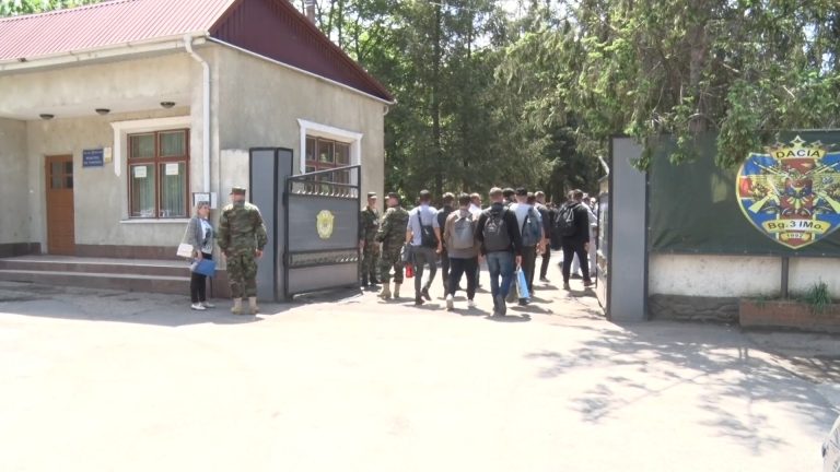 /Видео/ Начались учения резервистов в Кагуле. Среди них — молодые люди из Гагаузии