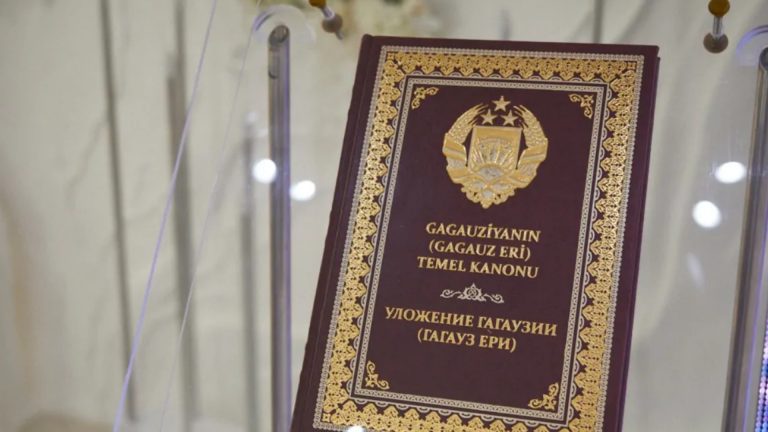 Годовщина принятия Уложения — главному закону Гагаузии исполнилось 25 лет Годовщина принятия Уложения — главному закону Гагаузии исполнилось 25 лет