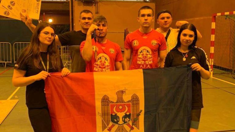 /Фото/ Молдавская сборная завоевала 13 золотых и 2 серебряные медали на Чемпионате Европы по триатлону и пауэрлифтингу