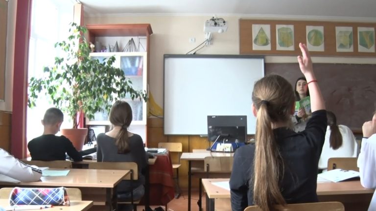 Анатолие Топалэ: «В школах Молдовы не хватает более двух тысяч педагогов» Анатолие Топалэ: «В школах Молдовы не хватает более двух тысяч педагогов»