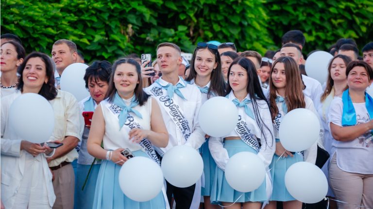 /Видео/ Более 600 выпускников собрались на региональном балу в Комрате