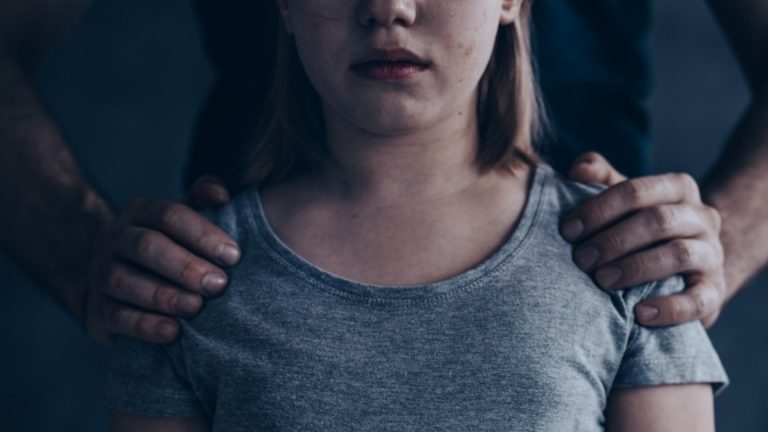 В Кишиневе тренера школы тенниса обвиняют в сексуальных домогательствах к 15-летней ученице В Кишиневе тренера школы тенниса обвиняют в сексуальных домогательствах к 15-летней ученице