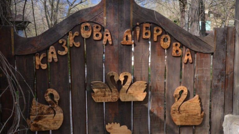 В Новой Каховке из-за подрыва ГЭС затопило зоопарк. Около 300 животных погибли