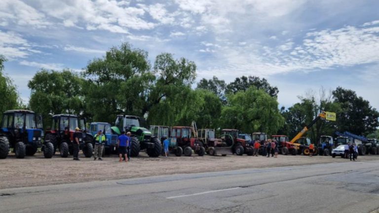 Фермеры приостанавливают протесты до 1 августа
