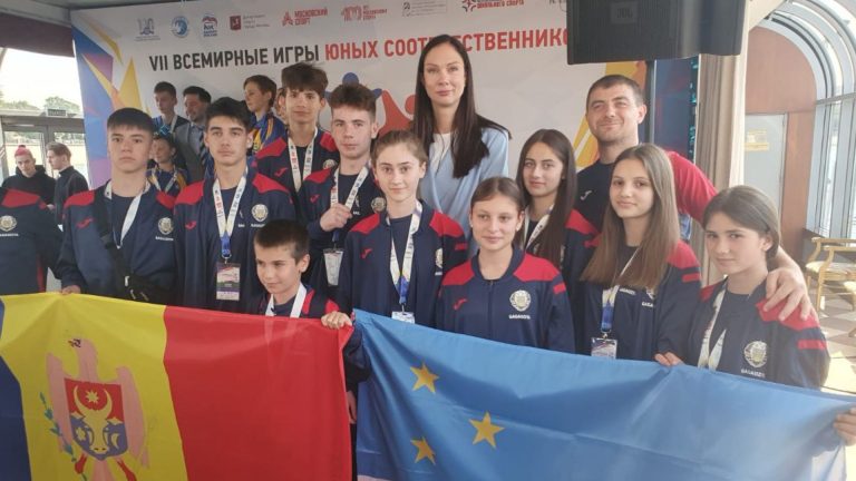 /Видео/ Школьники из Гагаузии отправились на «Всемирные игры соотечественников» в Москву