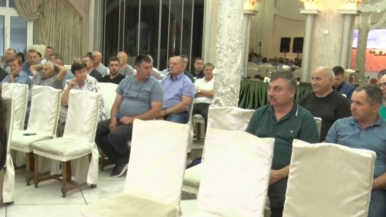 /Видео/ Поиск решений в аграрном деле. В Комрате организовали встречу с сельхозпроизводителями