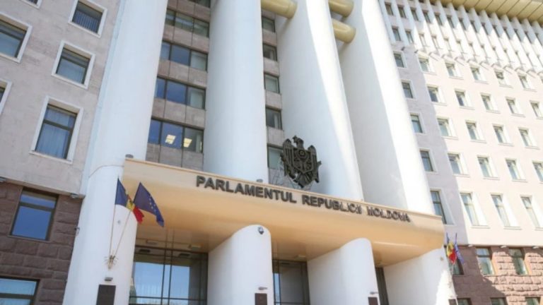 /Видео/ Парламент принял в первом чтении законопроект о слиянии населенных пунктов. Мнения жителей Гагаузии 