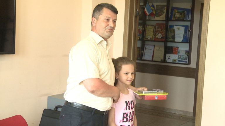 /Видео/ В художественной школе Комрата чествовали призеров республиканских и международных выставок 