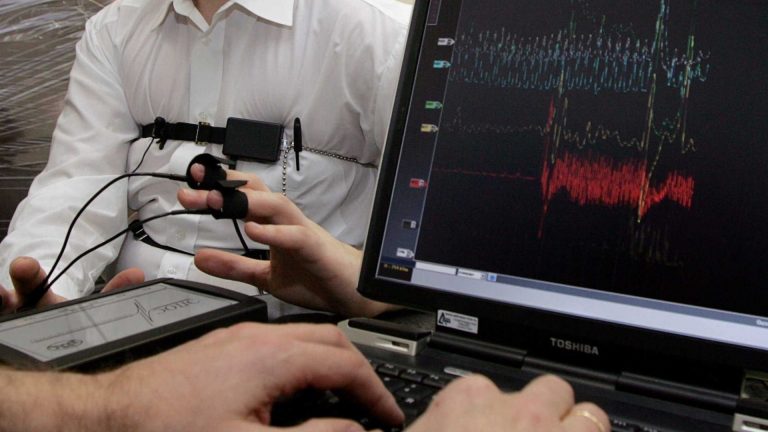 Служба госохраны сможет проводить проверки на детекторе лжи Служба госохраны сможет проводить проверки на детекторе лжи