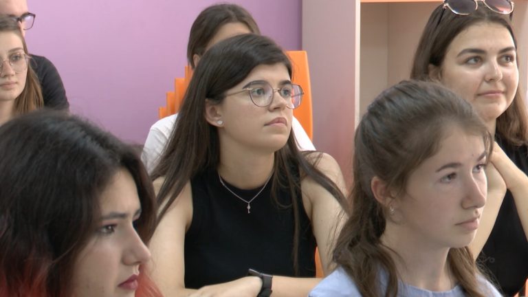/Видео/ Будущие врачи, юристы, специалисты IT. На кого пойдут учится выпускники лицея им. М. Еминеску? /Видео/ Будущие врачи, юристы, специалисты IT. На кого пойдут учится выпускники лицея им. М. Еминеску?