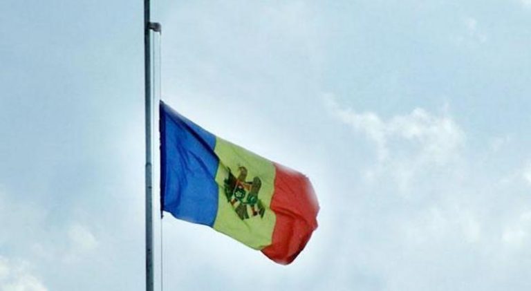 4 июля объявлен днем национального траура в память о погибших в аэропорту 4 июля объявлен днем национального траура в память о погибших в аэропорту