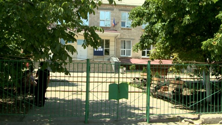 /Видео/ Вторая попытка: выпускники из Гагаузии пересдали БАК по румынскому языку