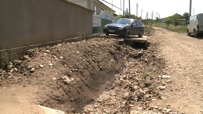 /Видео/ Проливные дожди продолжают наносить ущерб: в Бешгиозе из-за ливней смыло дороги