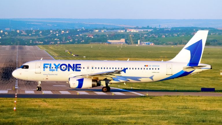 Несколько рейсов FLYONE задержаны. Самолет совершил экстренную посадку из-за пассажира, которому стало плохо Несколько рейсов FLYONE задержаны. Самолет совершил экстренную посадку из-за пассажира, которому стало плохо