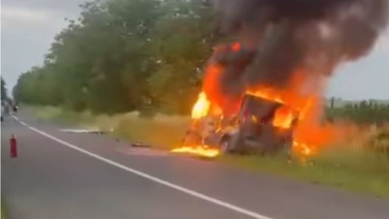 /Видео/ В Бричанах сгорела служебная машина погранполиции