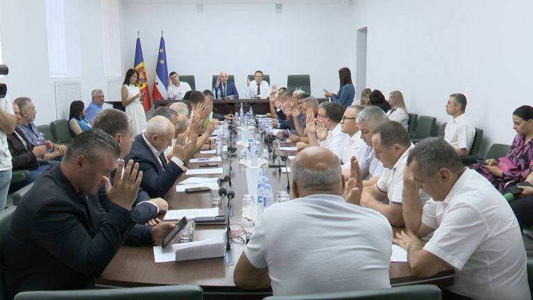 /Видео/ Депутаты НСГ утвердили в первом чтении изменения в закон об управлениях исполкома Гагаузии 