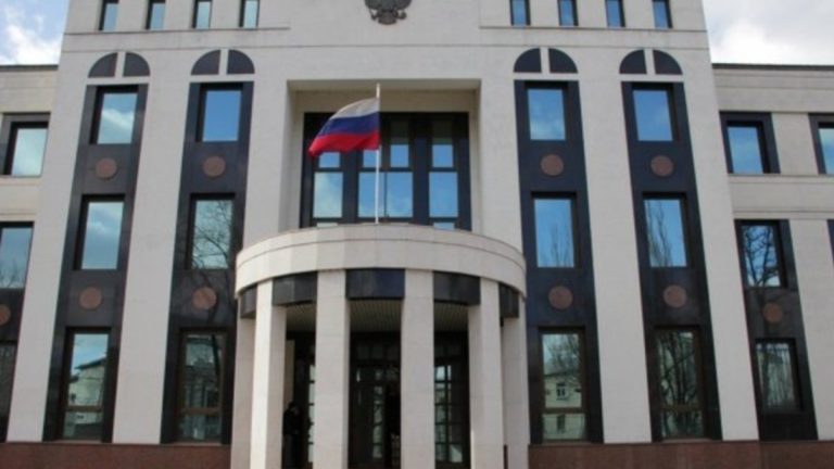 Посольство России в Молдове временно приостановит консульские услуги с 5 августа
