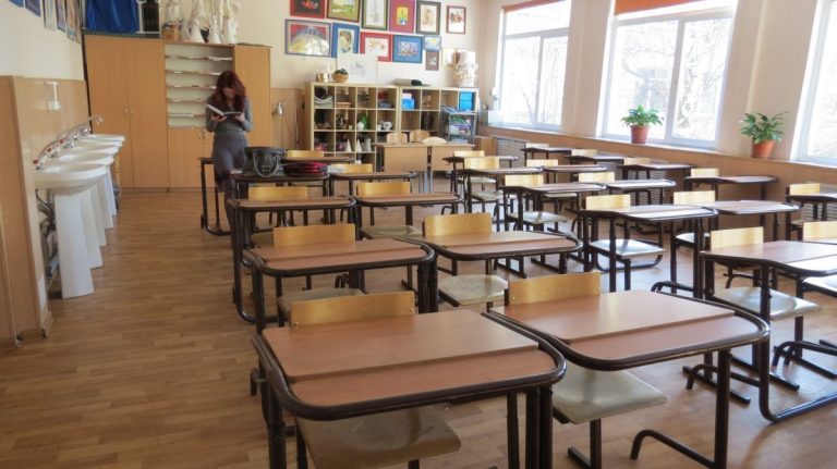 Перчун: В школах страны не хватает около двух тысяч учителей