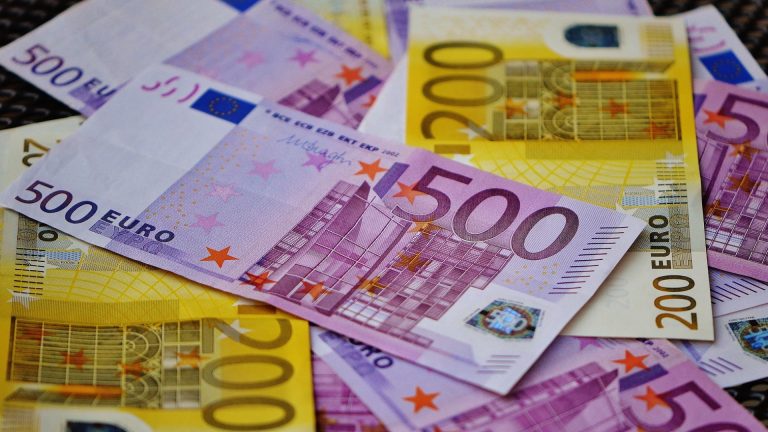 Для вывоза из страны суммы от 10 до 50 тыс. евро требуется разрешение Нацбанка Для вывоза из страны суммы от 10 до 50 тыс. евро требуется разрешение Нацбанка