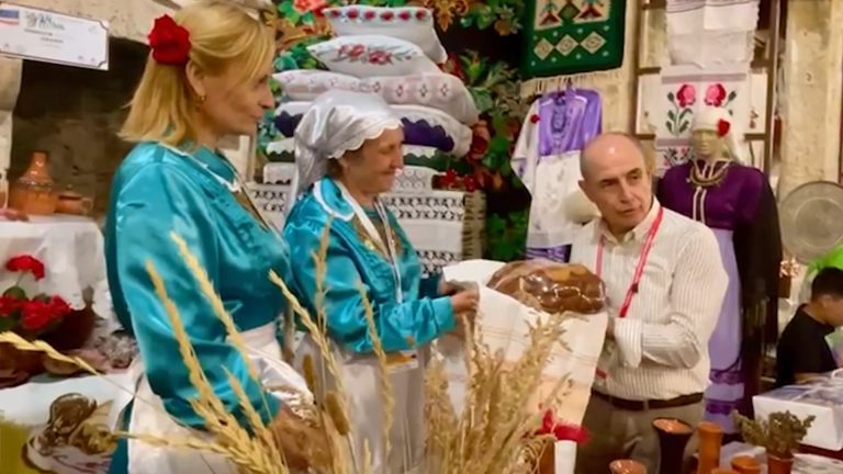 /Видео/ Мастерицы из Комрата представили гагаузскую культуру на Международном фестивале в Стамбуле /Видео/ Мастерицы из Комрата представили гагаузскую культуру на Международном фестивале в Стамбуле