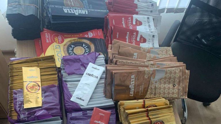 Таможенники пресекли попытку ввезти в страну почти 3000 контрафактных упаковок для кофе Таможенники пресекли попытку ввезти в страну почти 3000 контрафактных упаковок для кофе