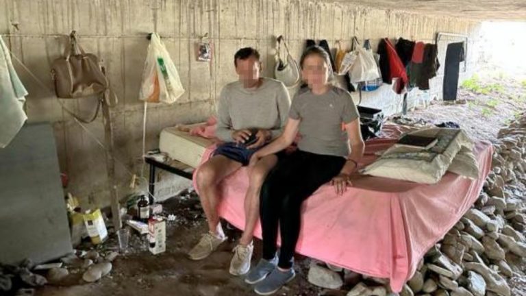 Уроженка Молдовы два года живет в Италии под мостом Уроженка Молдовы два года живет в Италии под мостом