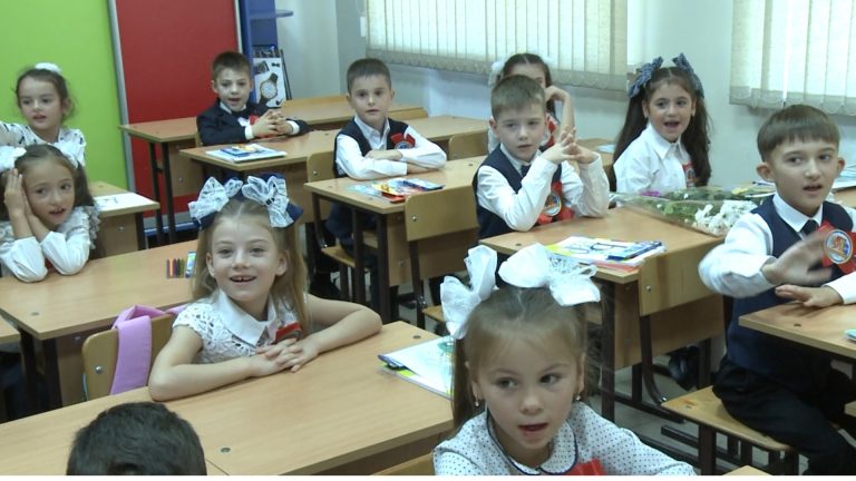 /Видео/ Лицей им. Третьякова в Комрате побил рекорд по количеству первоклашек